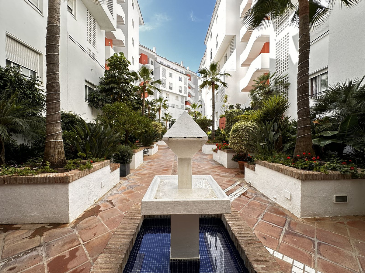 2 Bed Apartment for sale in Puerto Banús Costa Del Sol, Málaga, Spain