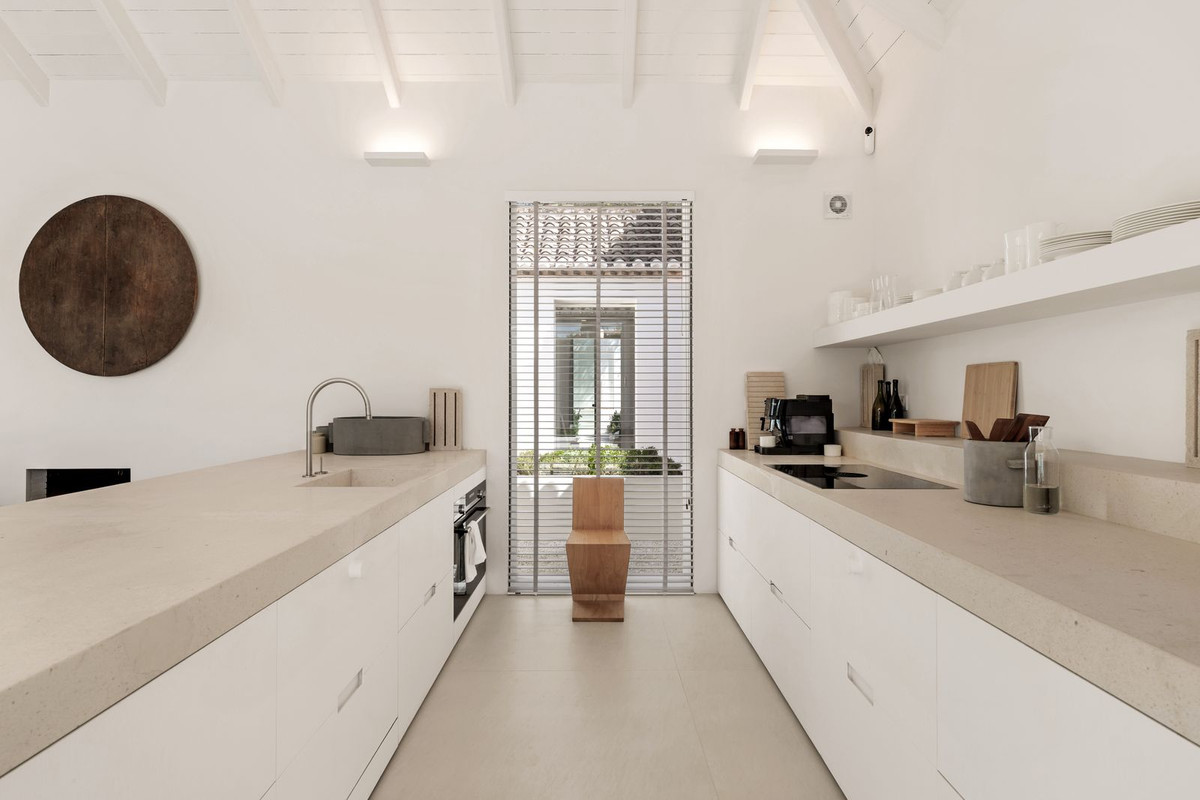 4 Bed Townhouse for sale in El Paraiso Costa Del Sol, Málaga, Spain