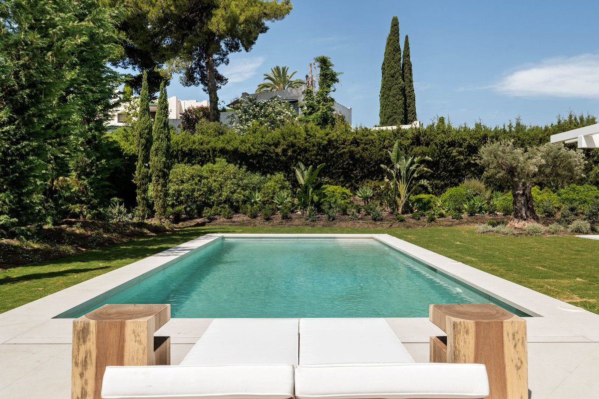 4 Bed Townhouse for sale in El Paraiso Costa Del Sol, Málaga, Spain
