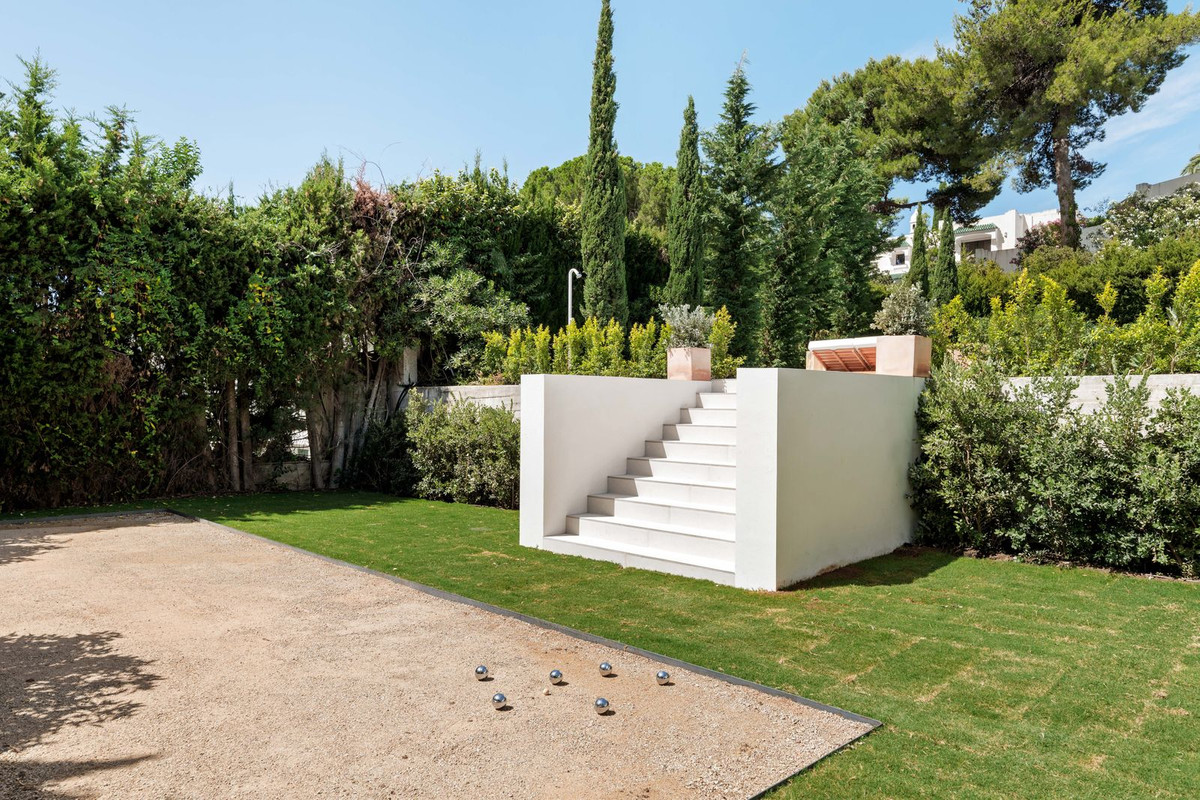 4 Bed Townhouse for sale in El Paraiso Costa Del Sol, Málaga, Spain