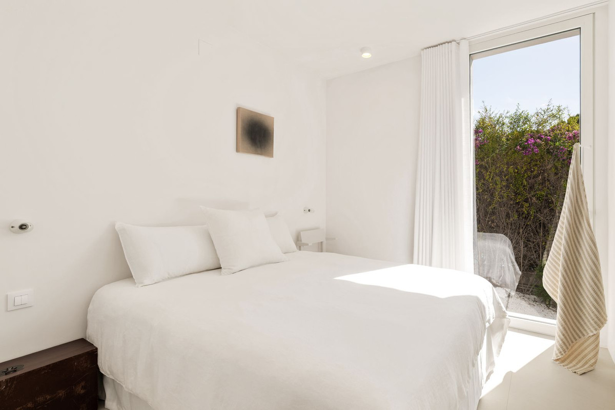 4 Bed Townhouse for sale in El Paraiso Costa Del Sol, Málaga, Spain
