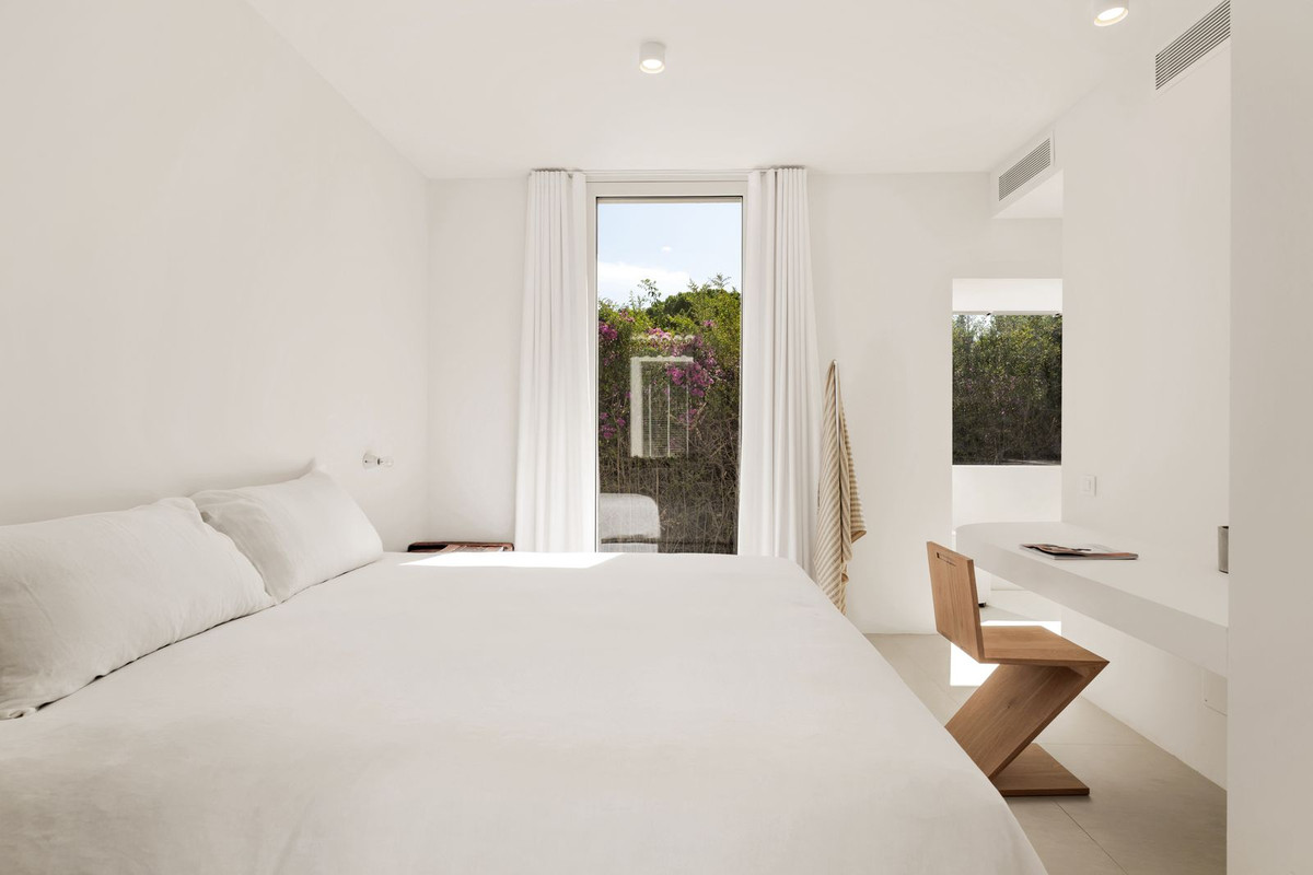 4 Bed Townhouse for sale in El Paraiso Costa Del Sol, Málaga, Spain