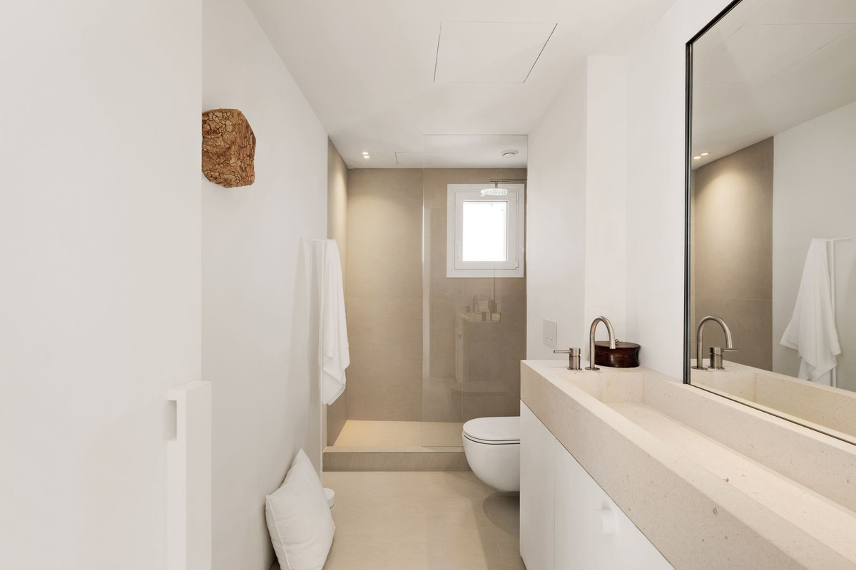 4 Bed Townhouse for sale in El Paraiso Costa Del Sol, Málaga, Spain