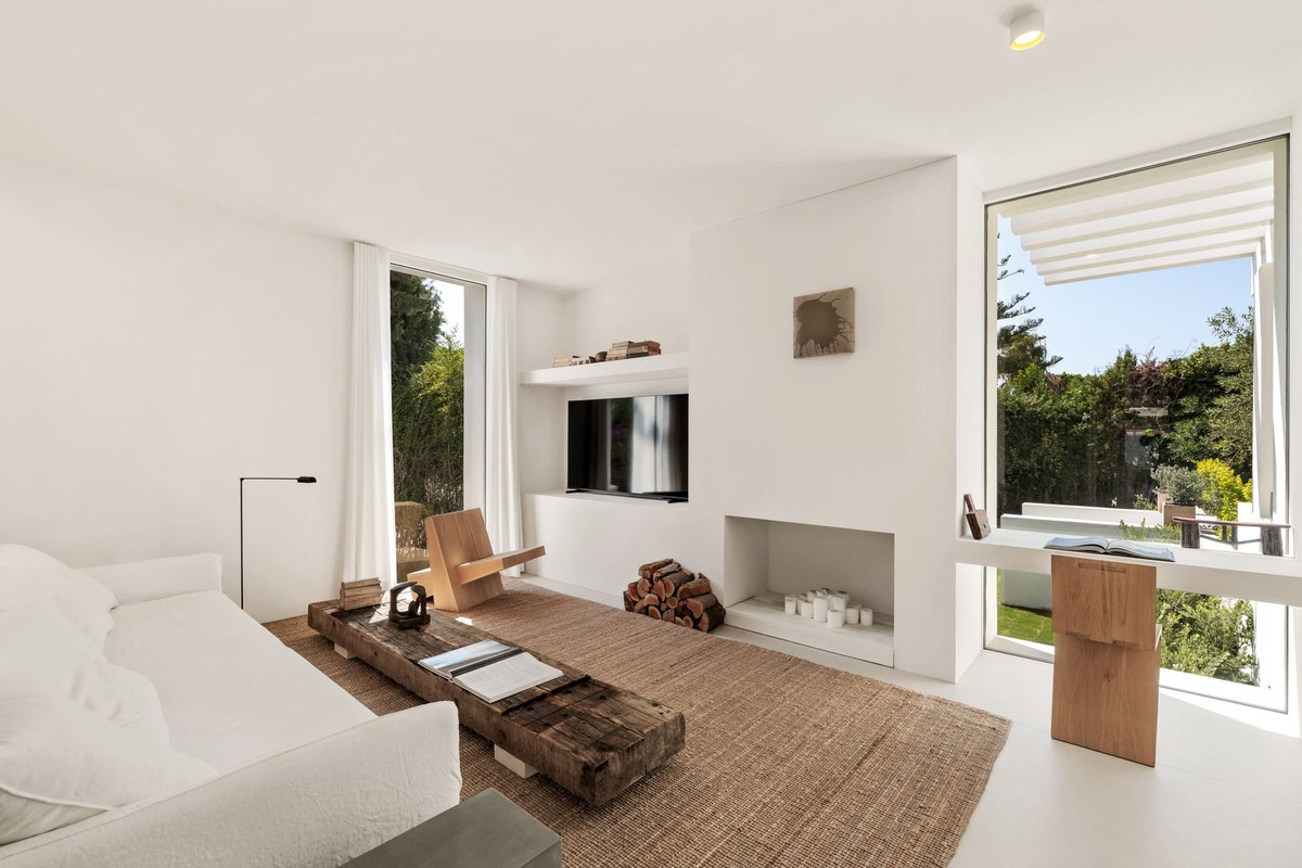 4 Bed Townhouse for sale in El Paraiso Costa Del Sol, Málaga, Spain