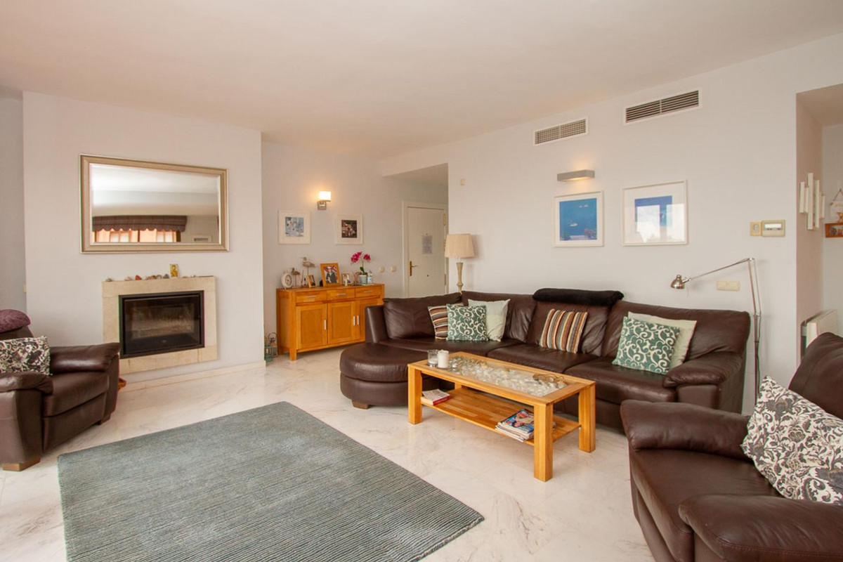 Se vende Apartamento Planta Media de 2 dormitorios en Costa Del Sol, Málaga, España