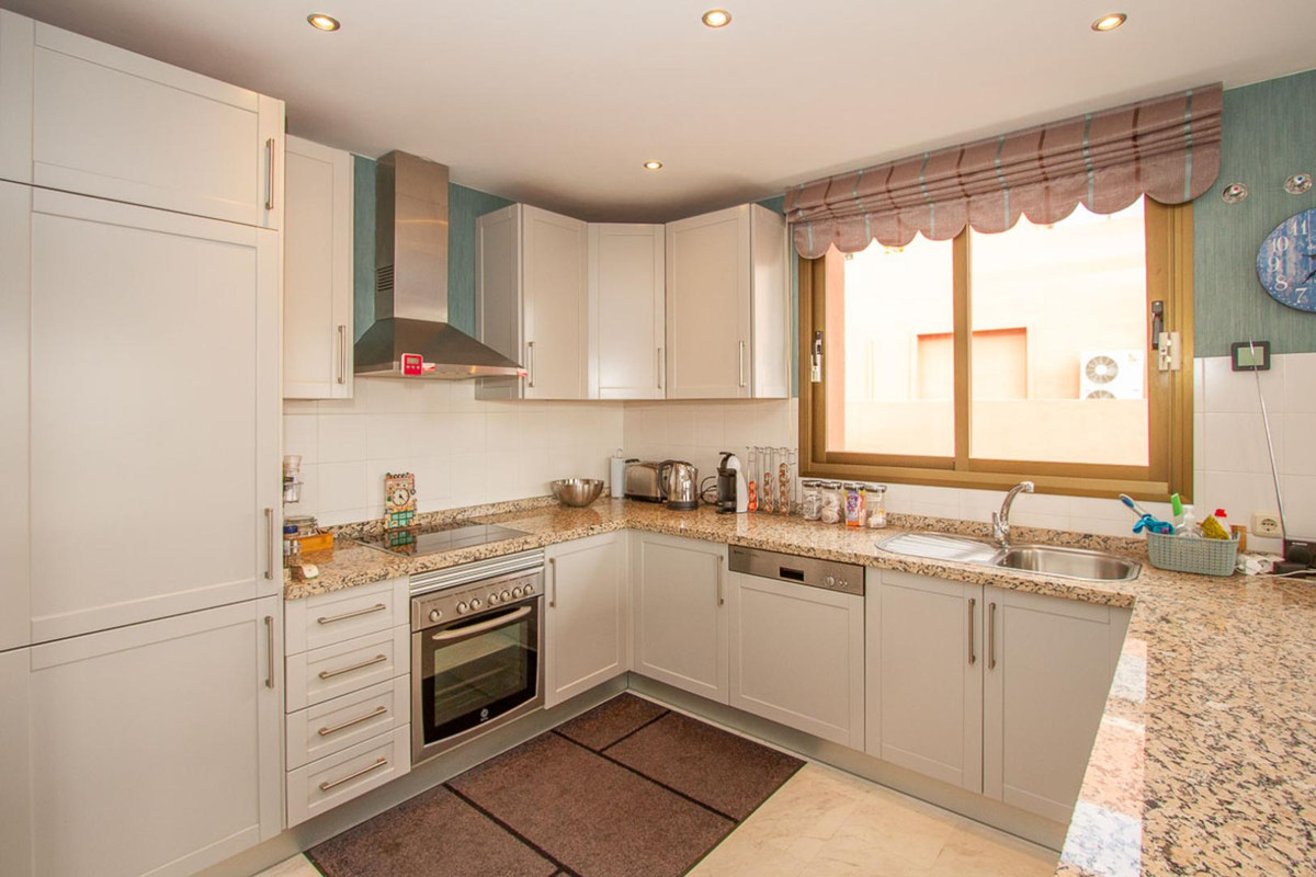 Se vende Apartamento Planta Media de 2 dormitorios en Costa Del Sol, Málaga, España