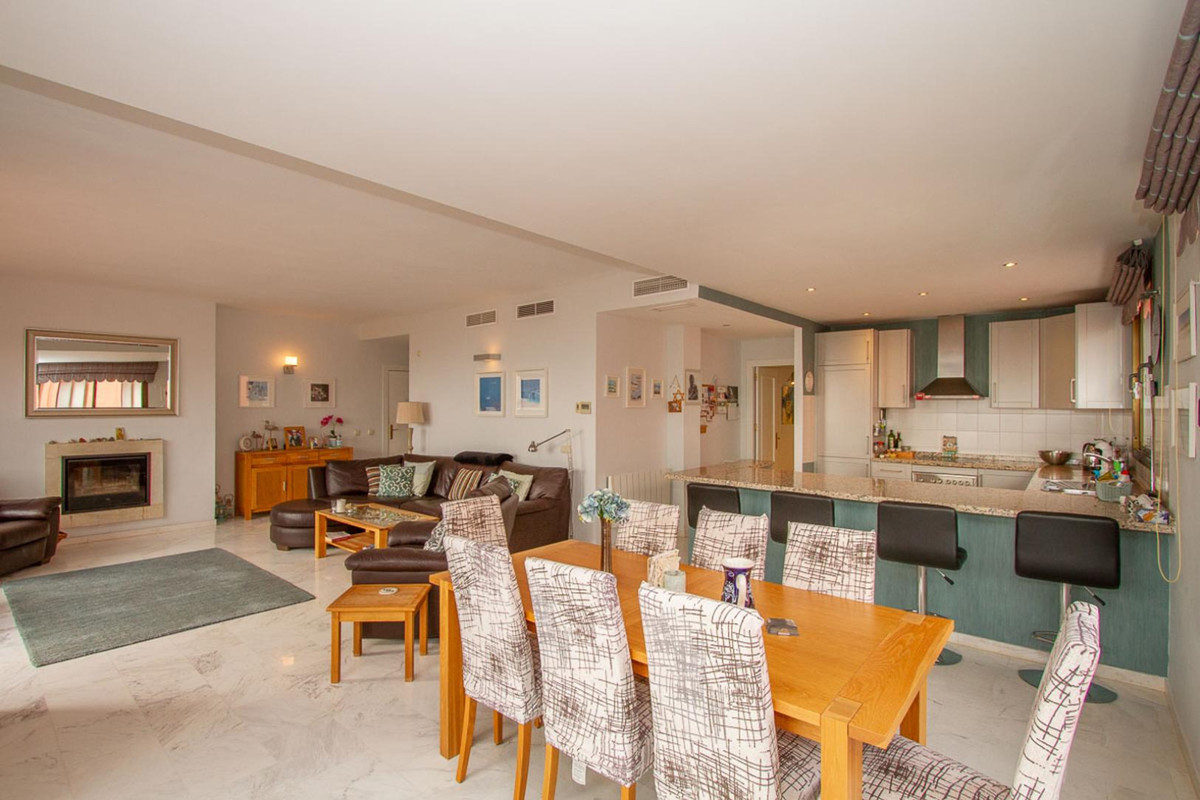 Se vende Apartamento Planta Media de 2 dormitorios en Costa Del Sol, Málaga, España