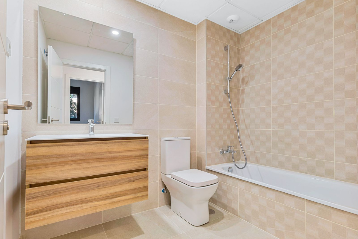2 Bed Apartment for sale in Estepona Costa Del Sol, Málaga, Spain