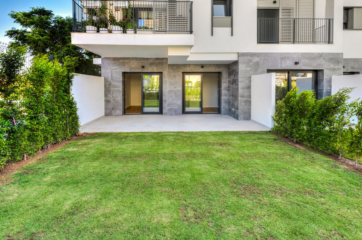 2 Bed Apartment for sale in Estepona Costa Del Sol, Málaga, Spain