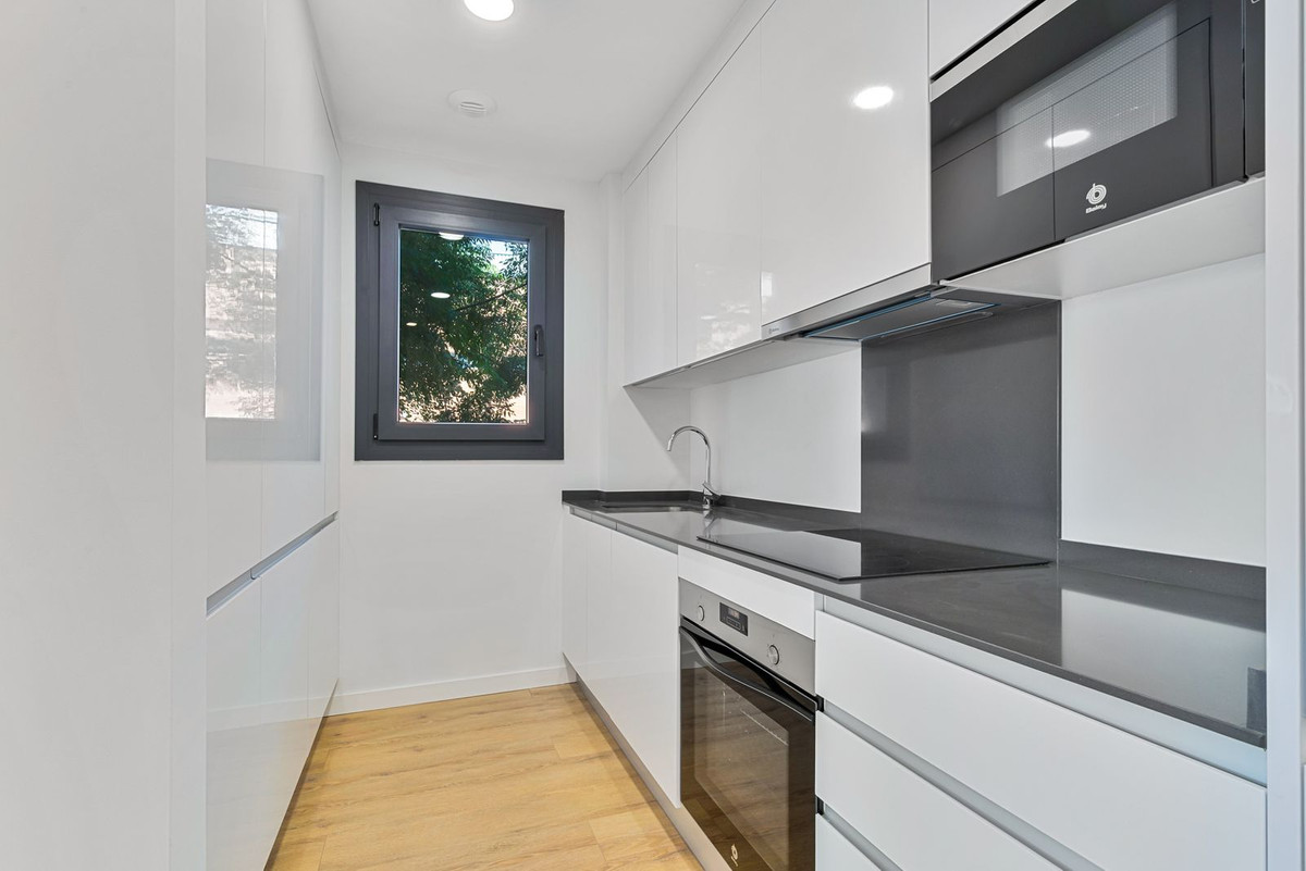 2 Bed Apartment for sale in Estepona Costa Del Sol, Málaga, Spain