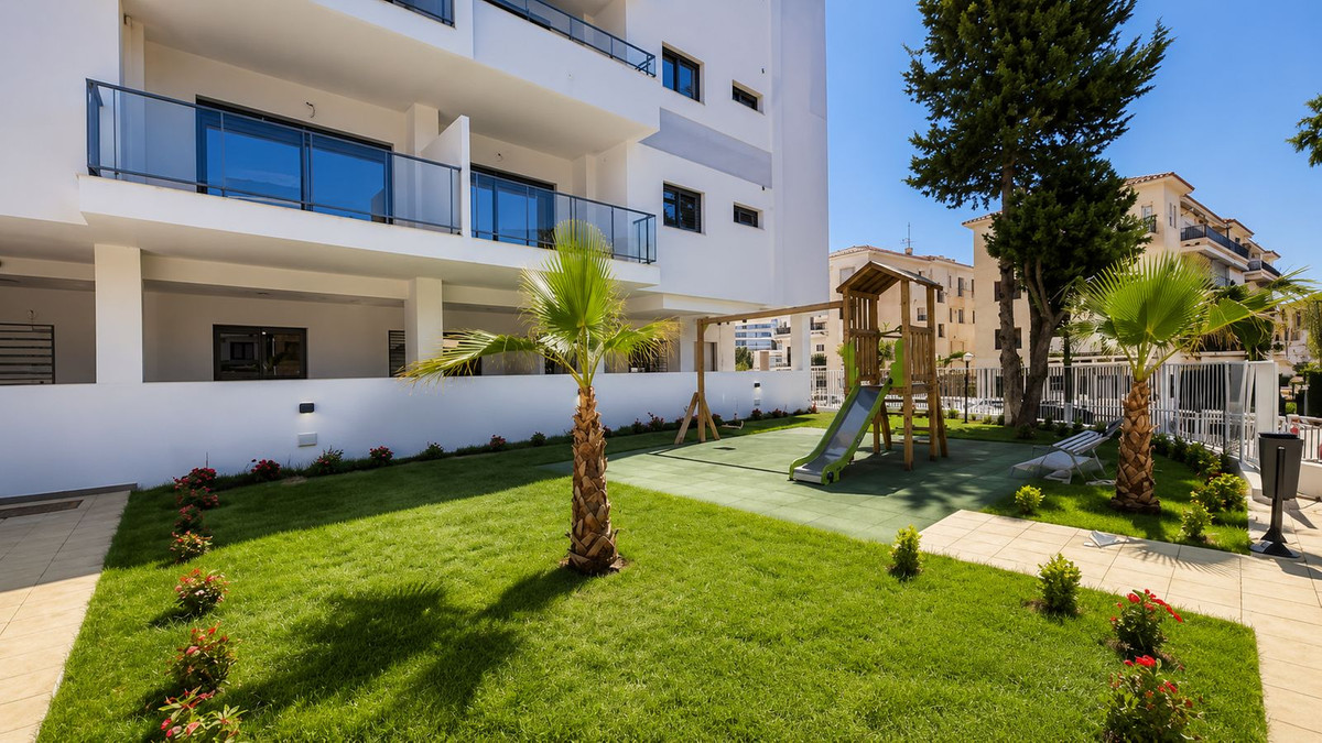 Se vende Apartamento Planta Media de 3 dormitorios en Costa Del Sol, Málaga, España