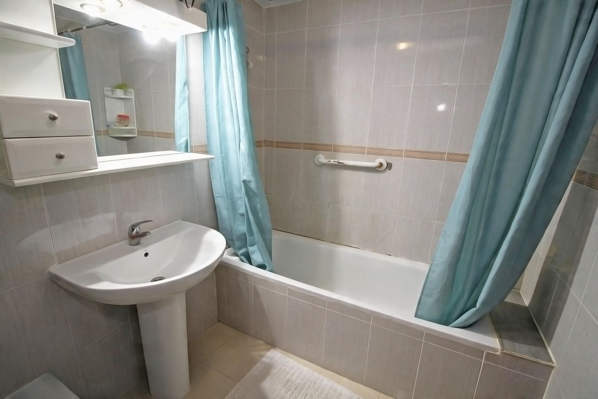2 Bed Apartment for sale in Las Lagunas Costa Del Sol, Málaga, Spain
