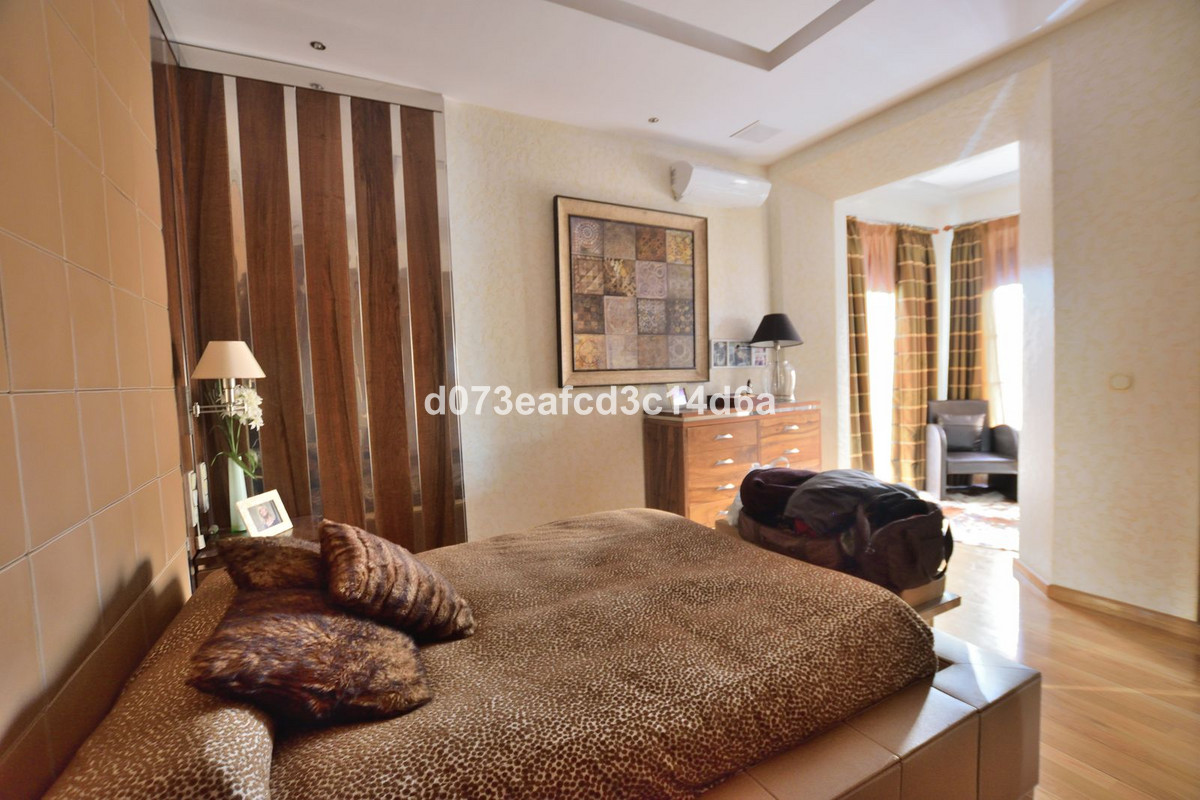 4 Bed Townhouse for sale in Ronda Costa Del Sol, Málaga, Spain