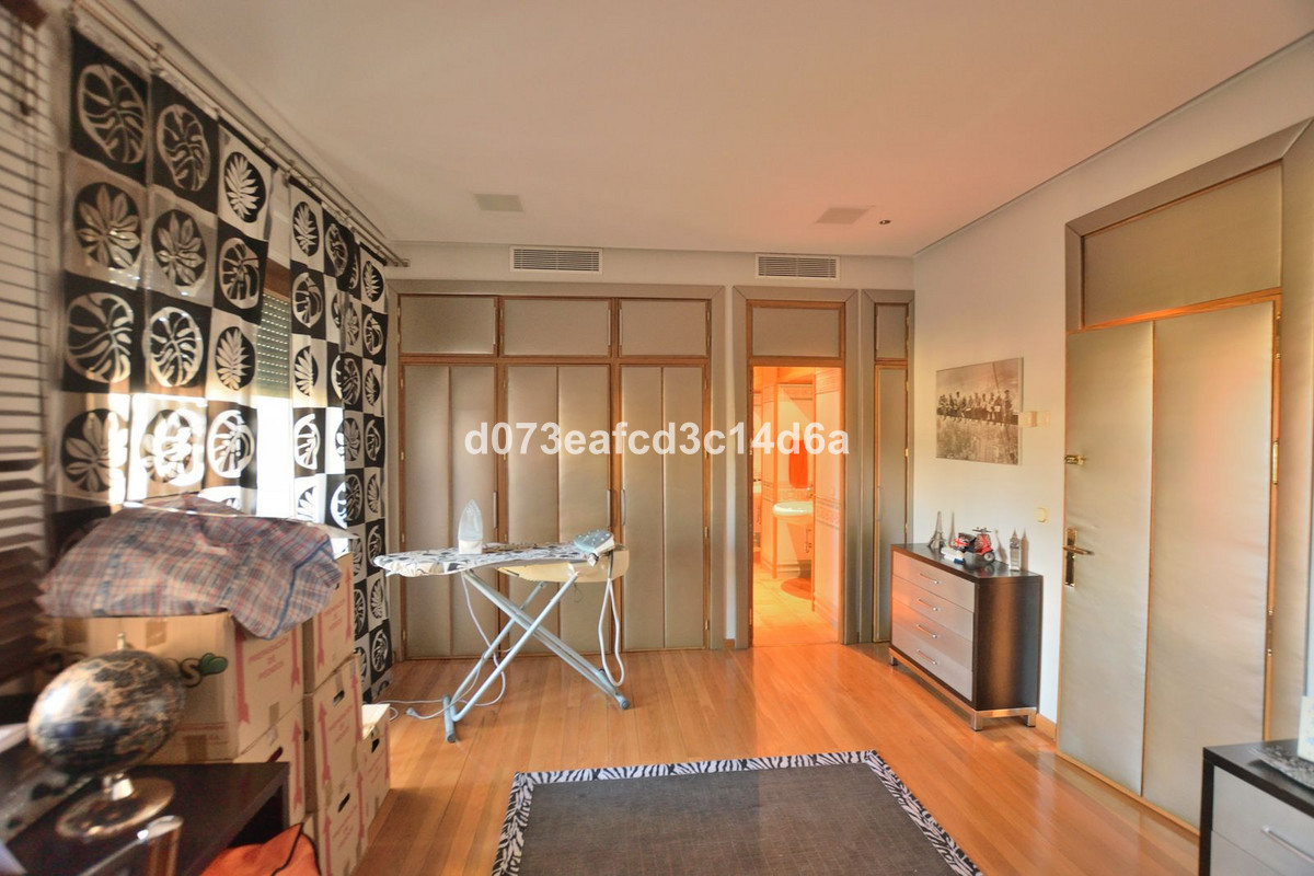 4 Bed Townhouse for sale in Ronda Costa Del Sol, Málaga, Spain