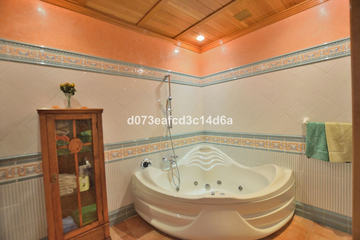 4 Bed Townhouse for sale in Ronda Costa Del Sol, Málaga, Spain