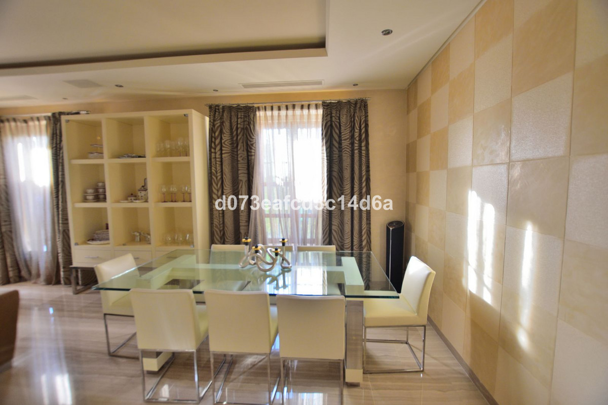 4 Bed Townhouse for sale in Ronda Costa Del Sol, Málaga, Spain