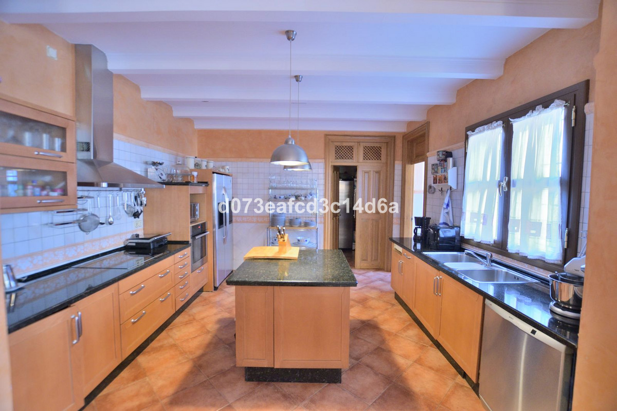 4 Bed Townhouse for sale in Ronda Costa Del Sol, Málaga, Spain