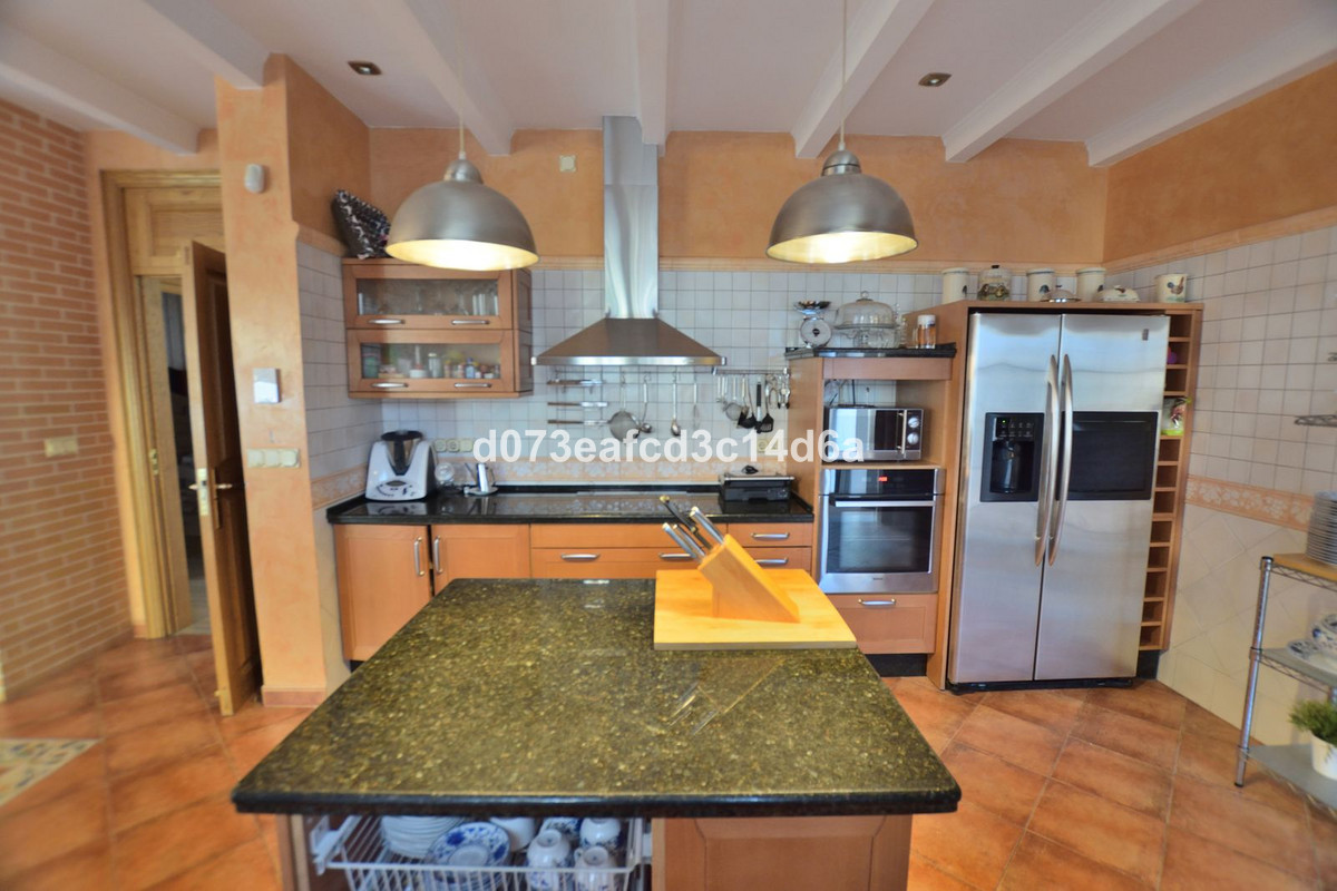 4 Bed Townhouse for sale in Ronda Costa Del Sol, Málaga, Spain