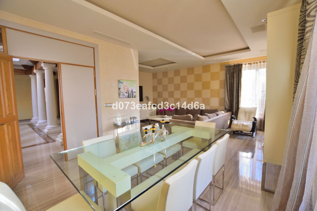 4 Bed Townhouse for sale in Ronda Costa Del Sol, Málaga, Spain