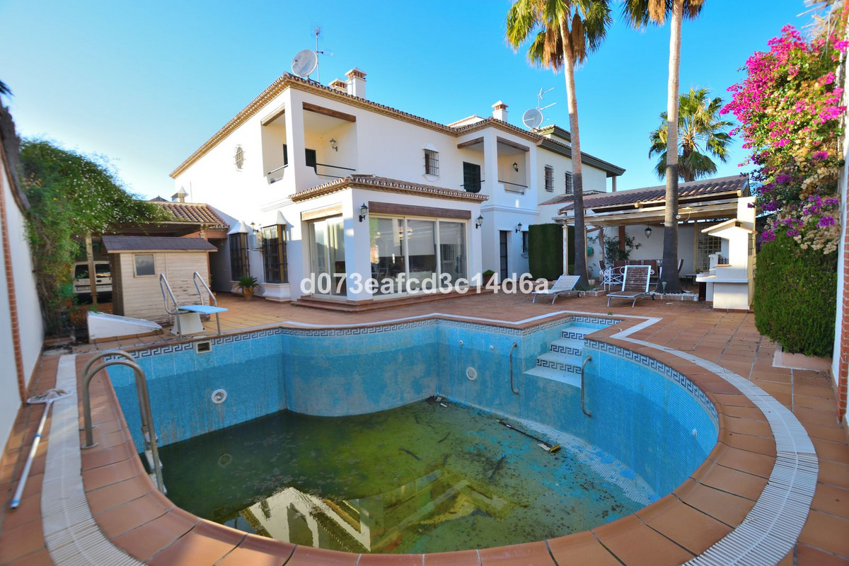 4 Bed Townhouse for sale in Ronda Costa Del Sol, Málaga, Spain