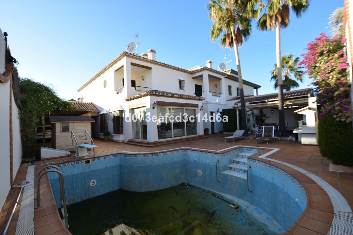 4 Bed Townhouse for sale in Ronda Costa Del Sol, Málaga, Spain