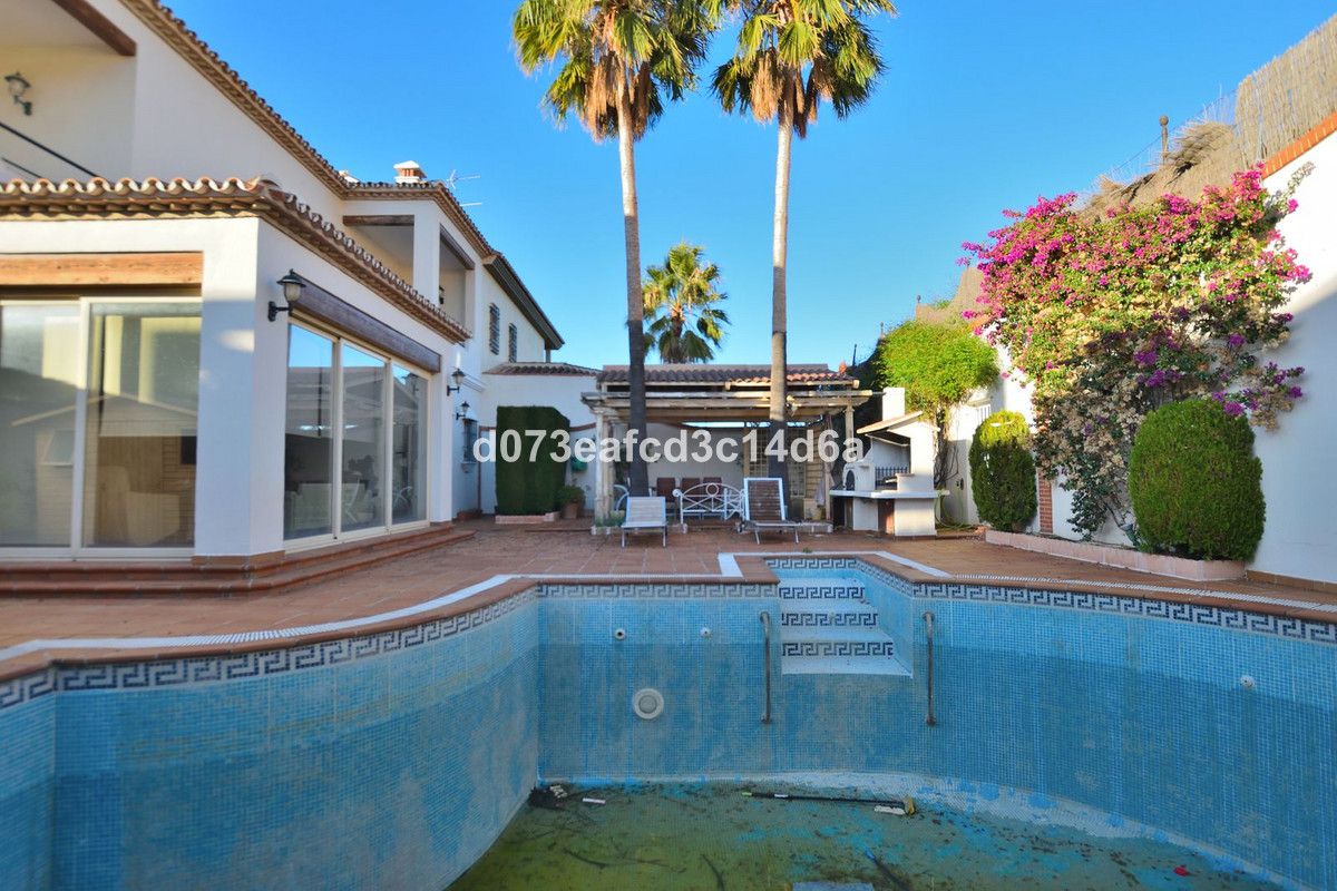4 Bed Townhouse for sale in Ronda Costa Del Sol, Málaga, Spain