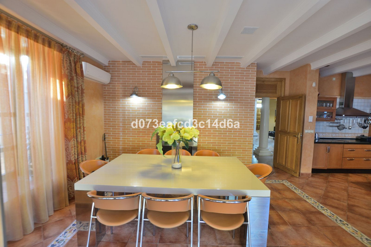 4 Bed Townhouse for sale in Ronda Costa Del Sol, Málaga, Spain
