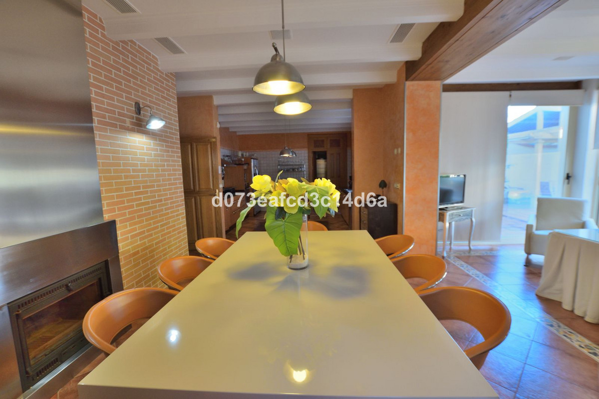 4 Bed Townhouse for sale in Ronda Costa Del Sol, Málaga, Spain