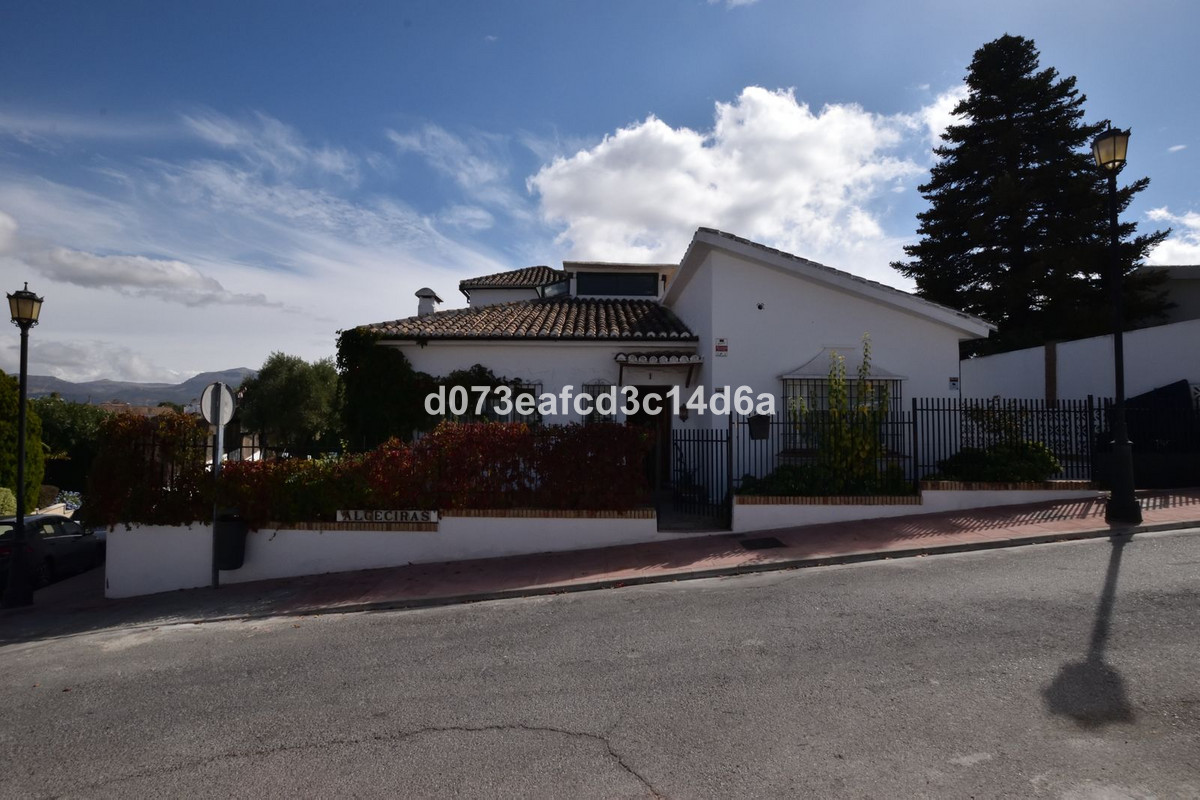 4 Bed Townhouse for sale in Ronda Costa Del Sol, Málaga, Spain