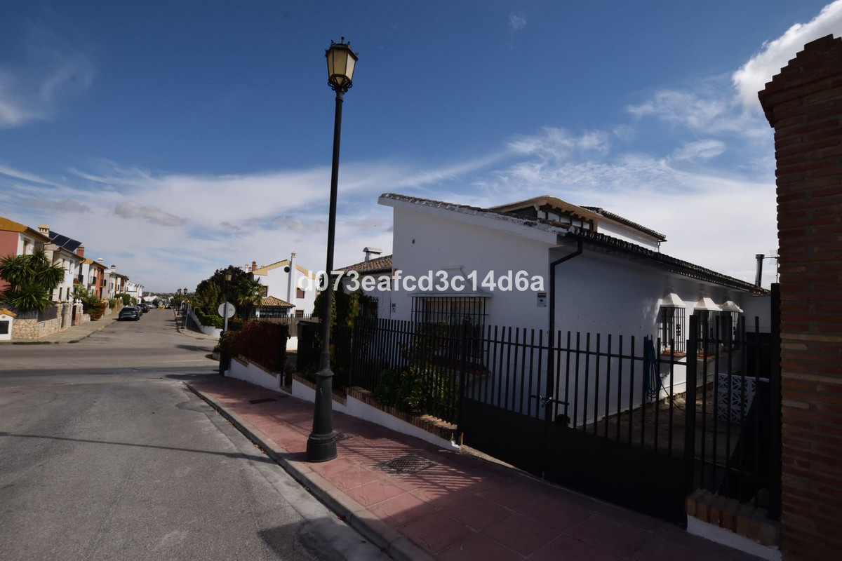 4 Bed Townhouse for sale in Ronda Costa Del Sol, Málaga, Spain
