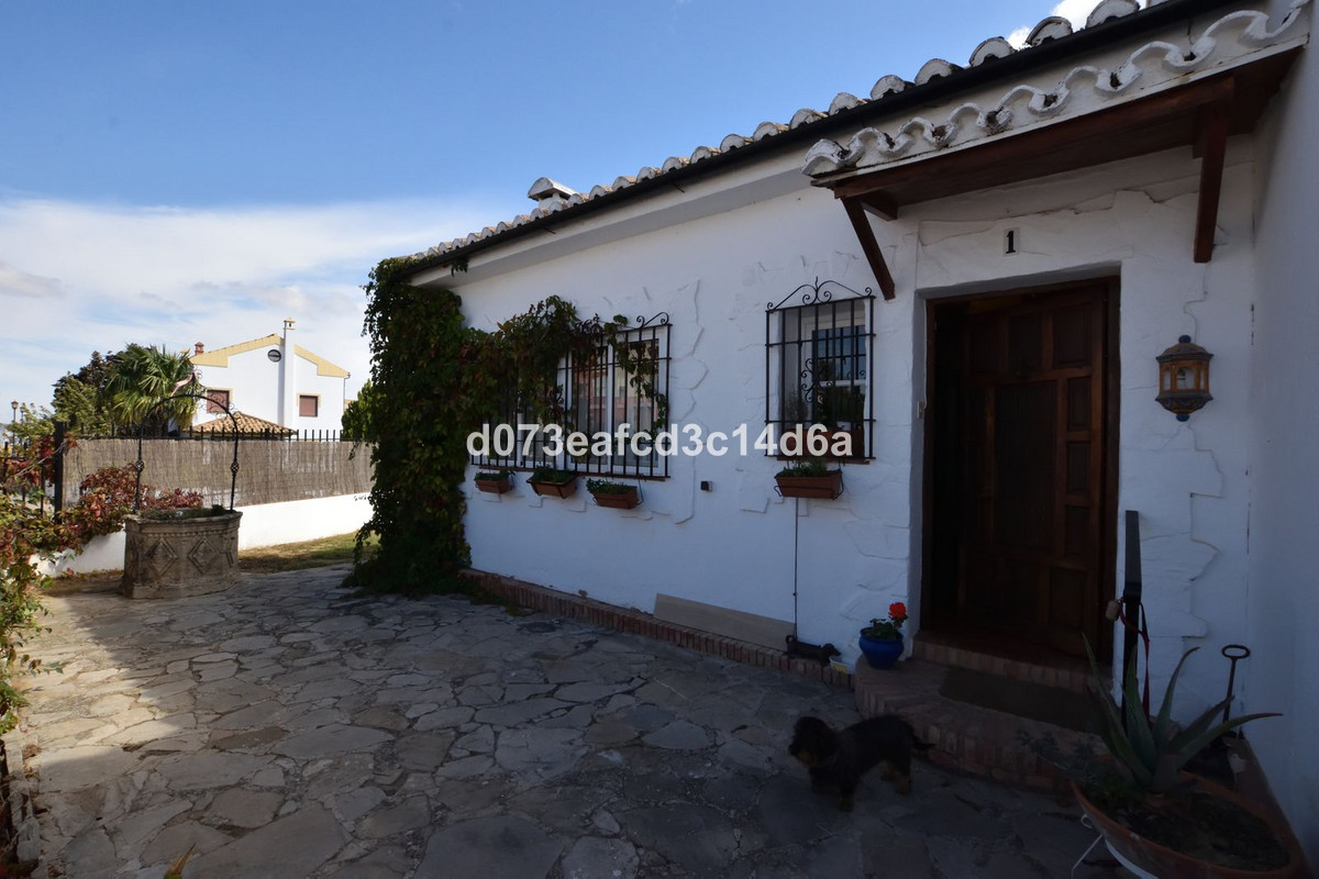4 Bed Townhouse for sale in Ronda Costa Del Sol, Málaga, Spain