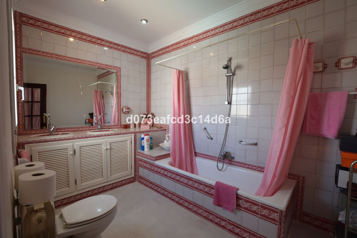 4 Bed Townhouse for sale in Ronda Costa Del Sol, Málaga, Spain