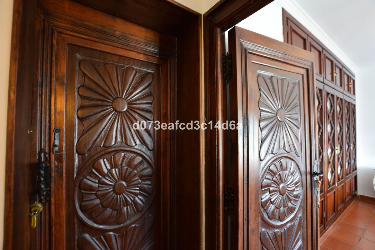 4 Bed Townhouse for sale in Ronda Costa Del Sol, Málaga, Spain
