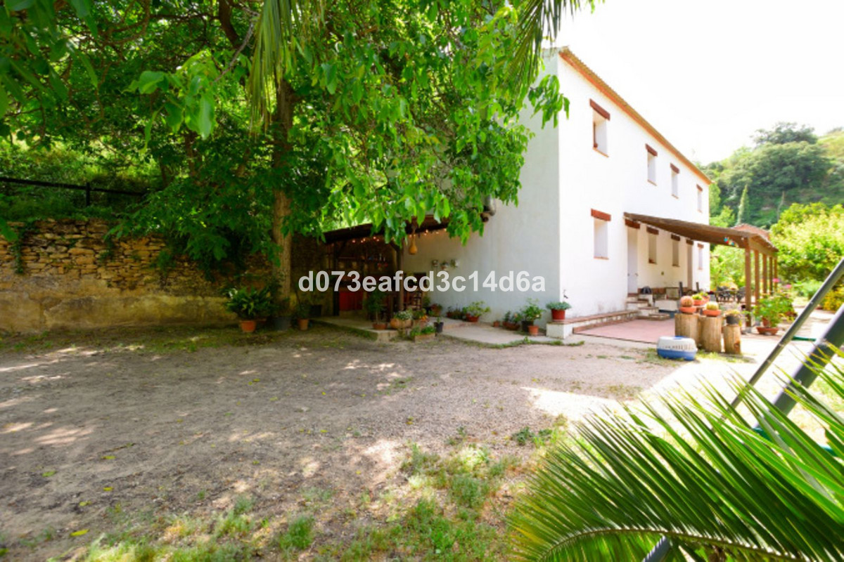 4 Bed Townhouse for sale in Arriate Costa Del Sol, Málaga, Spain