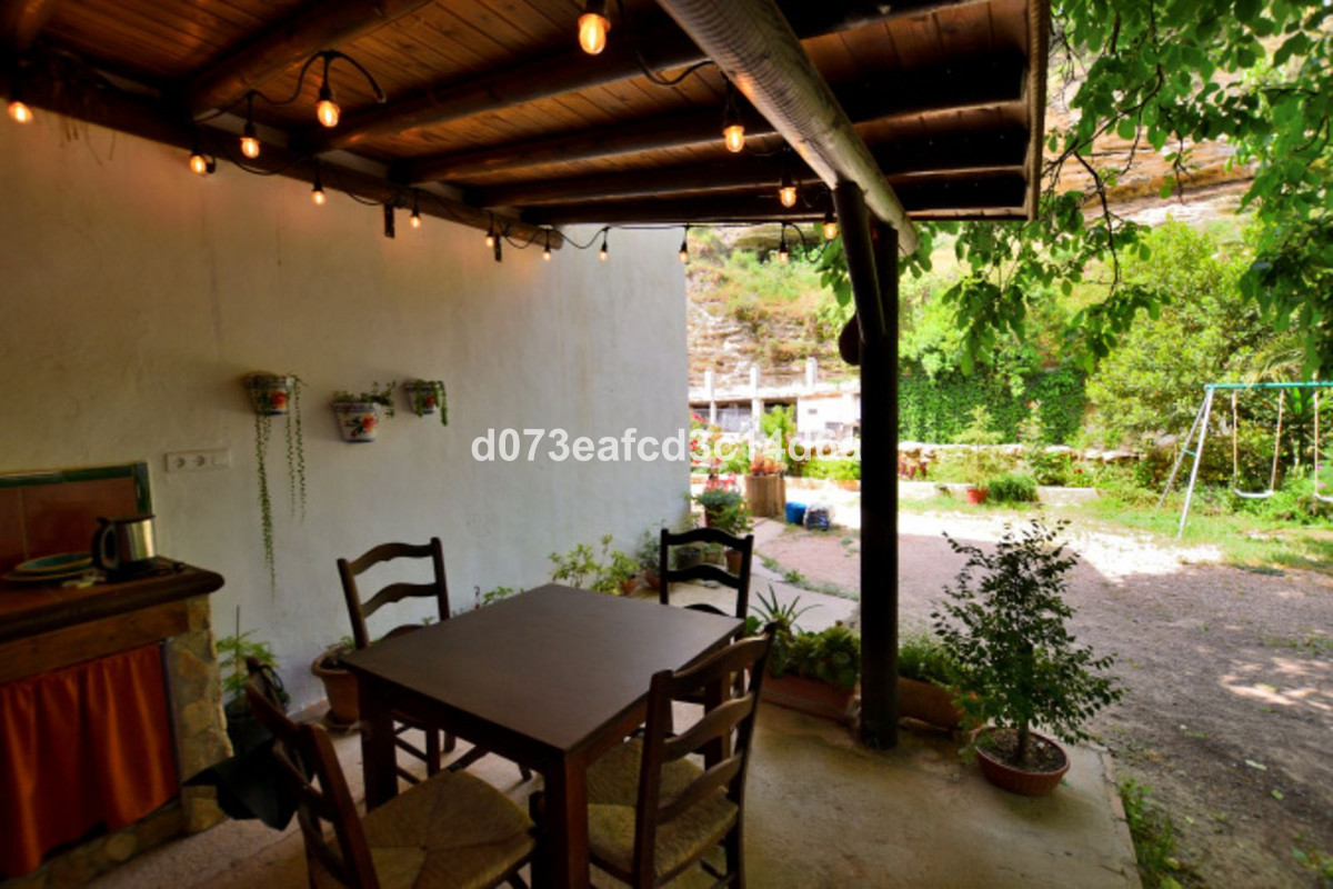 4 Bed Townhouse for sale in Arriate Costa Del Sol, Málaga, Spain