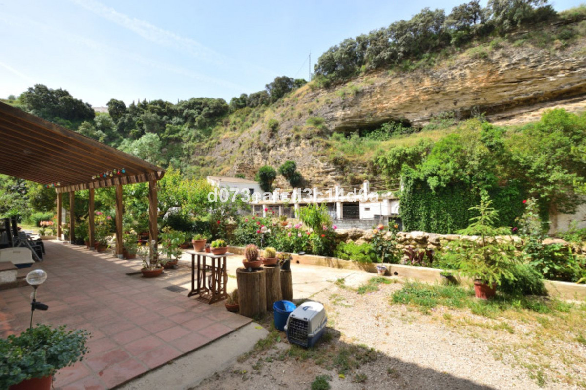 4 Bed Townhouse for sale in Arriate Costa Del Sol, Málaga, Spain