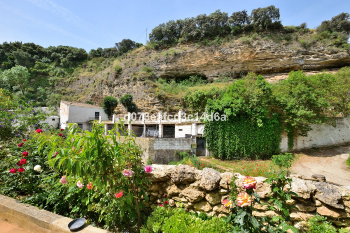 4 Bed Townhouse for sale in Arriate Costa Del Sol, Málaga, Spain