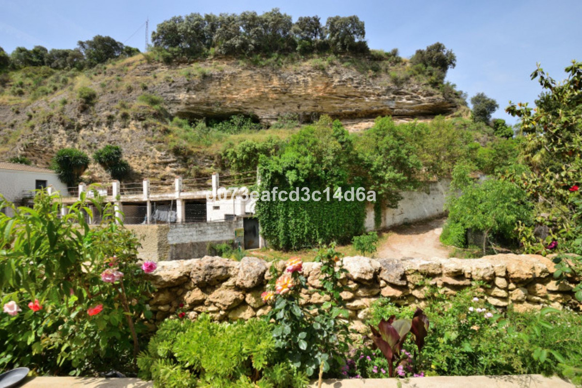 4 Bed Townhouse for sale in Arriate Costa Del Sol, Málaga, Spain