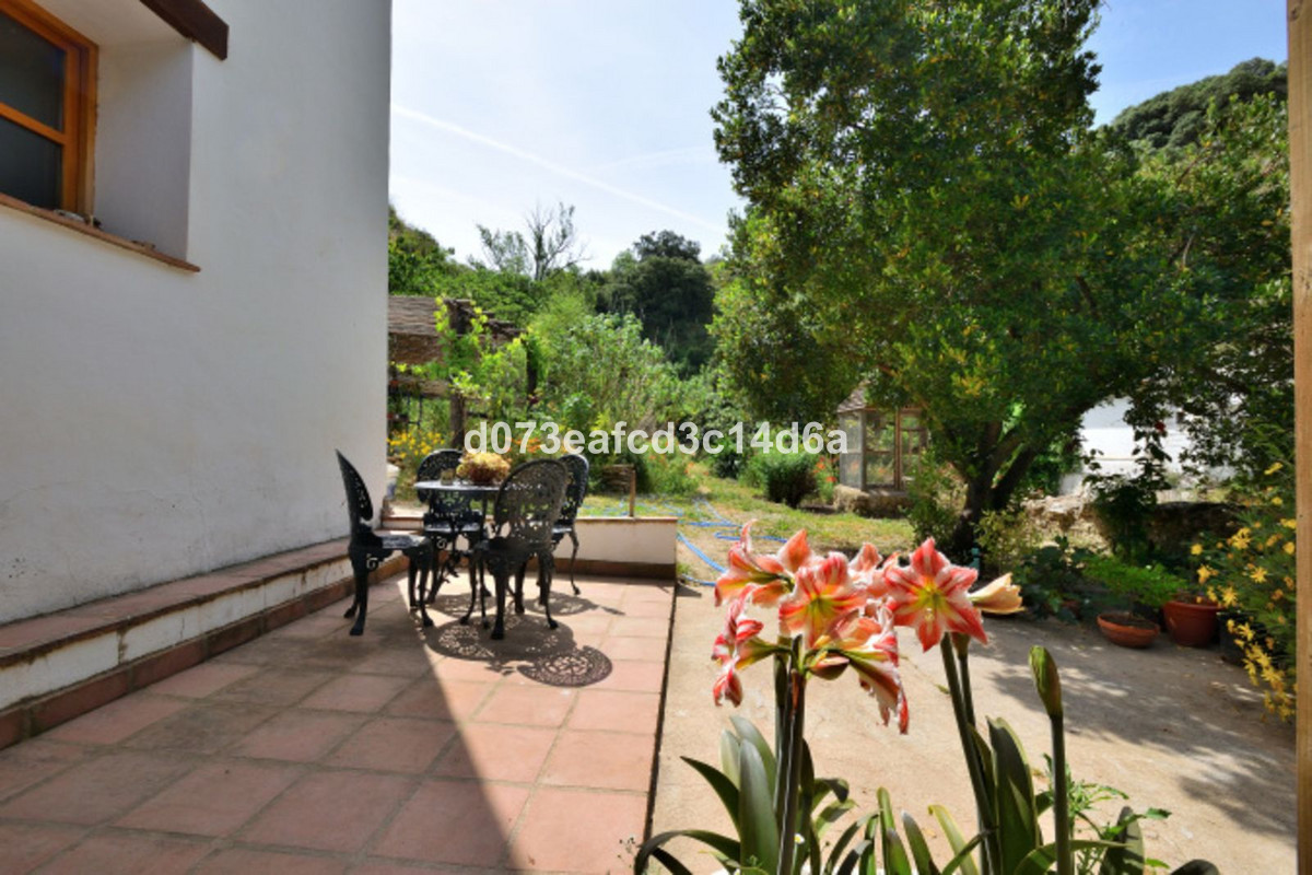4 Bed Townhouse for sale in Arriate Costa Del Sol, Málaga, Spain