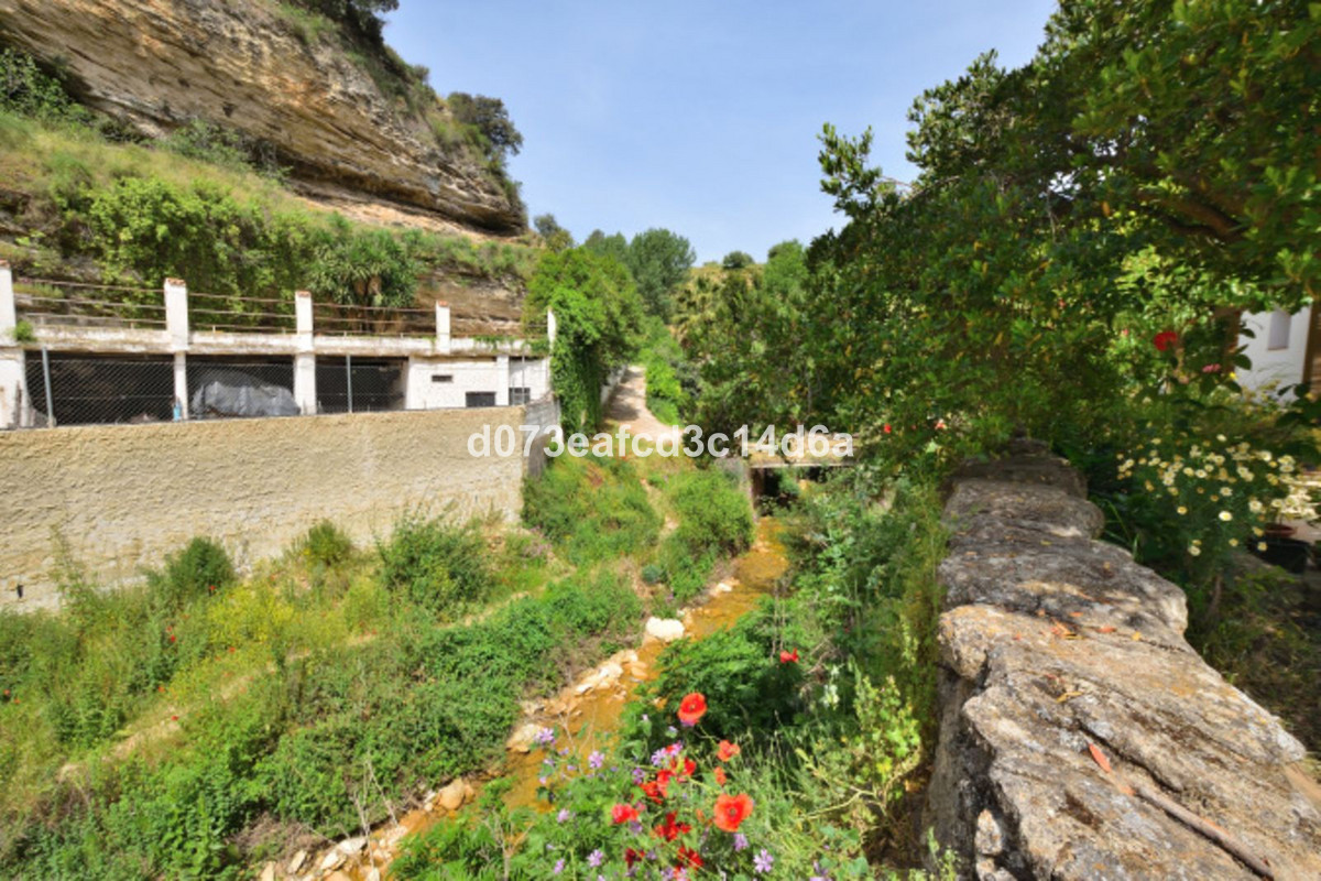4 Bed Townhouse for sale in Arriate Costa Del Sol, Málaga, Spain