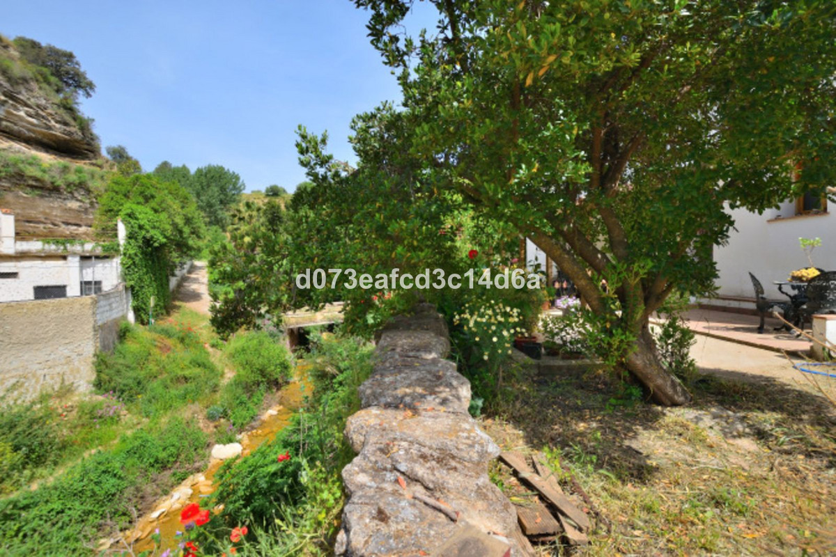 4 Bed Townhouse for sale in Arriate Costa Del Sol, Málaga, Spain