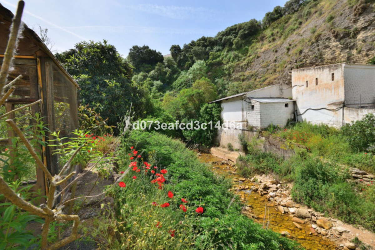 4 Bed Townhouse for sale in Arriate Costa Del Sol, Málaga, Spain