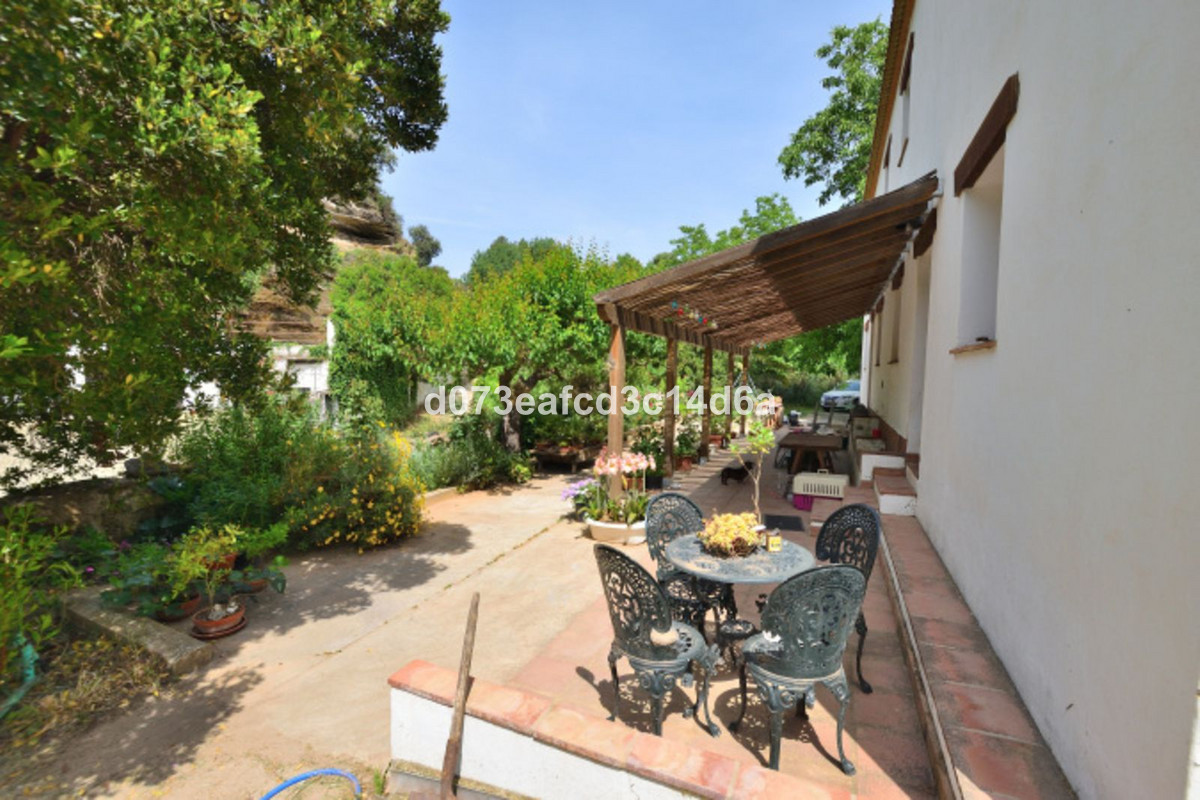 4 Bed Townhouse for sale in Arriate Costa Del Sol, Málaga, Spain