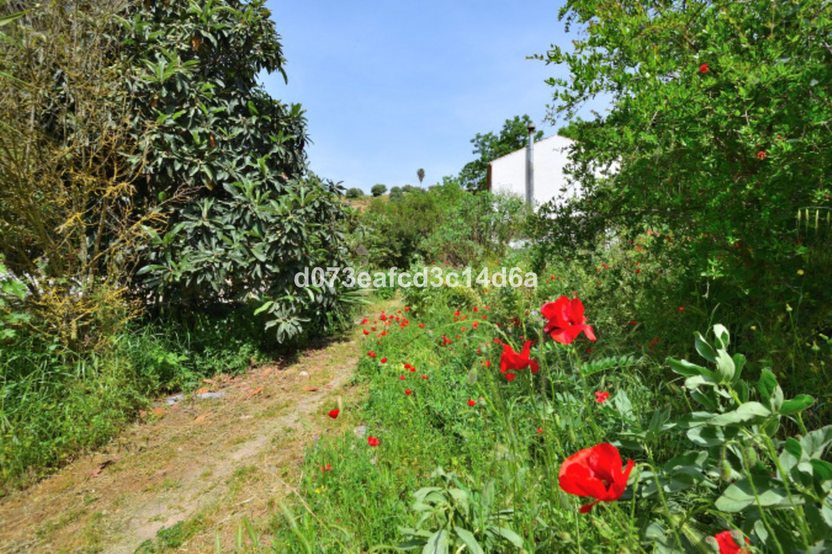 4 Bed Townhouse for sale in Arriate Costa Del Sol, Málaga, Spain