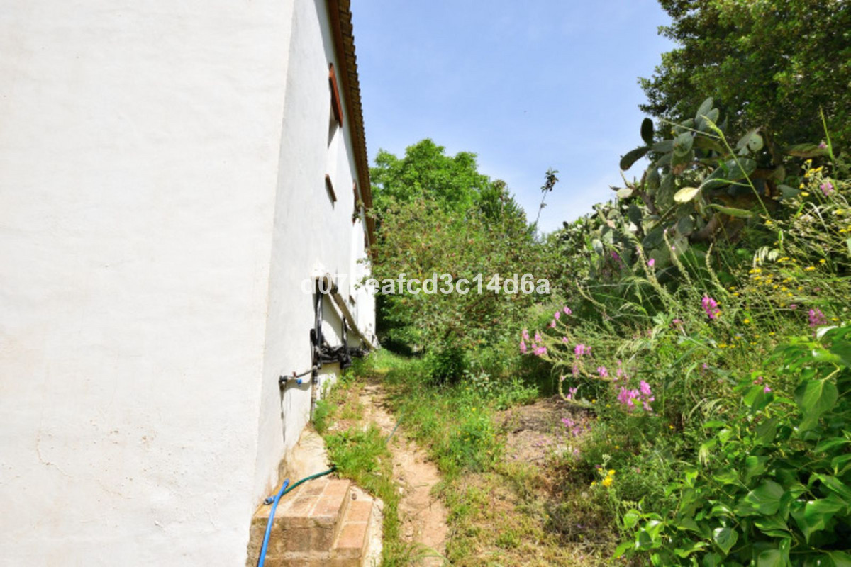4 Bed Townhouse for sale in Arriate Costa Del Sol, Málaga, Spain
