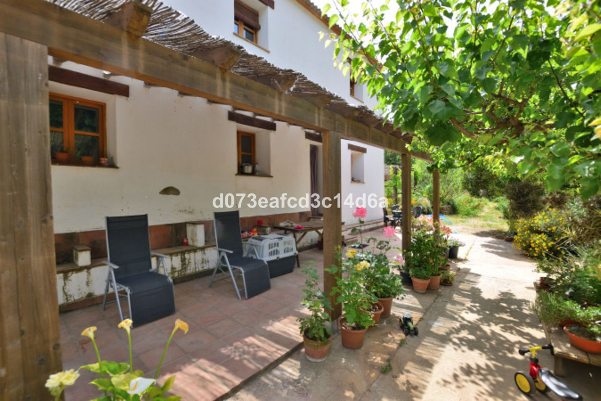 4 Bed Townhouse for sale in Arriate Costa Del Sol, Málaga, Spain