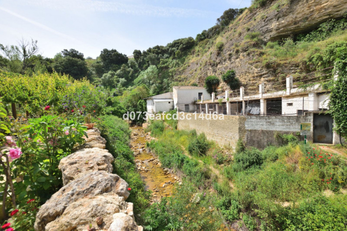 4 Bed Townhouse for sale in Arriate Costa Del Sol, Málaga, Spain
