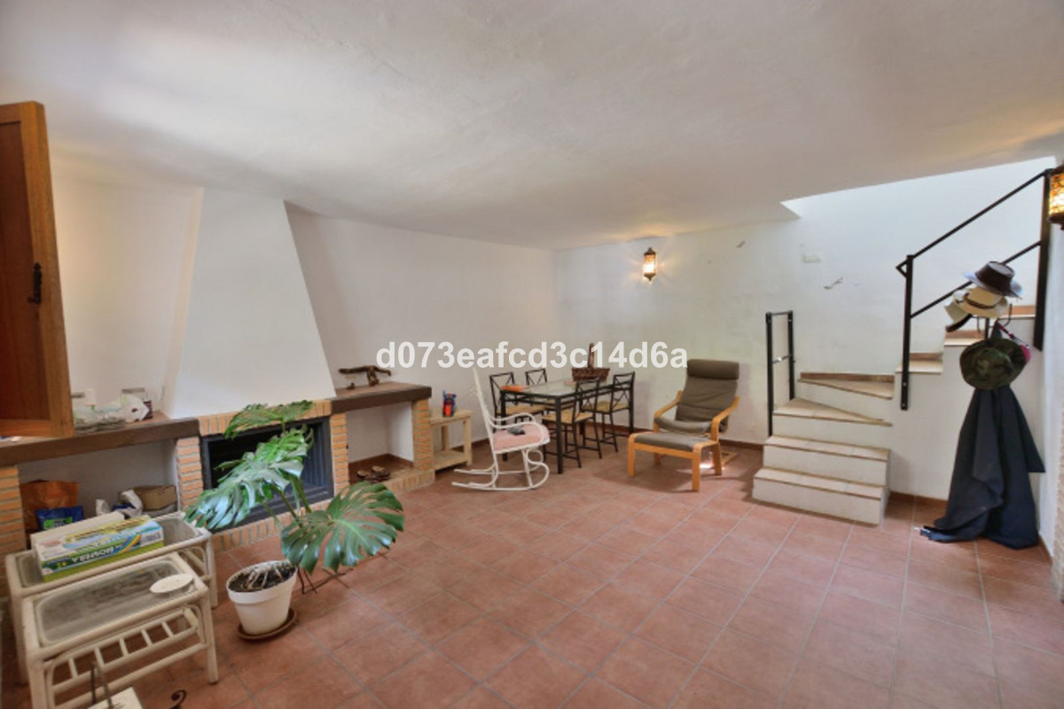 4 Bed Townhouse for sale in Arriate Costa Del Sol, Málaga, Spain