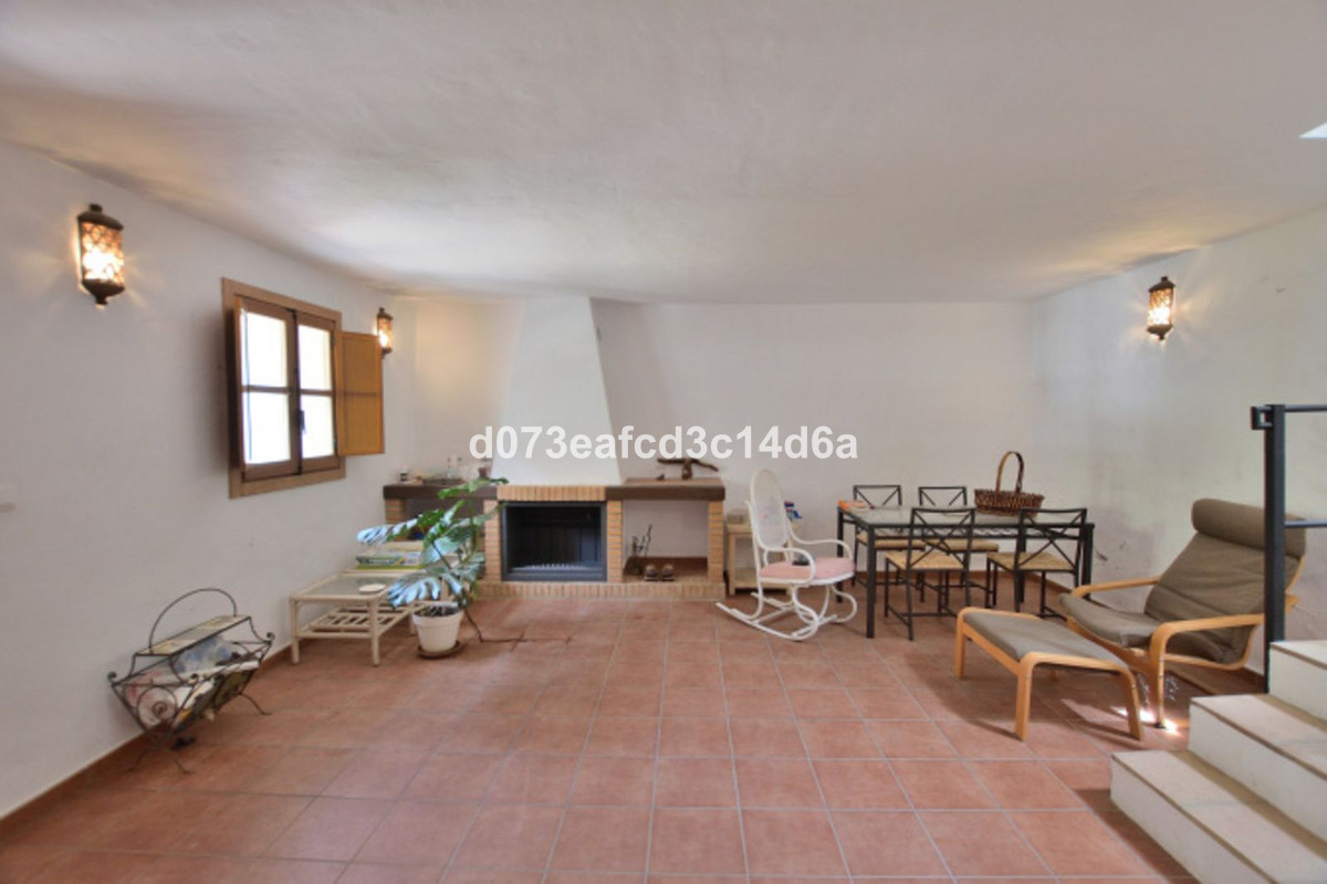 4 Bed Townhouse for sale in Arriate Costa Del Sol, Málaga, Spain