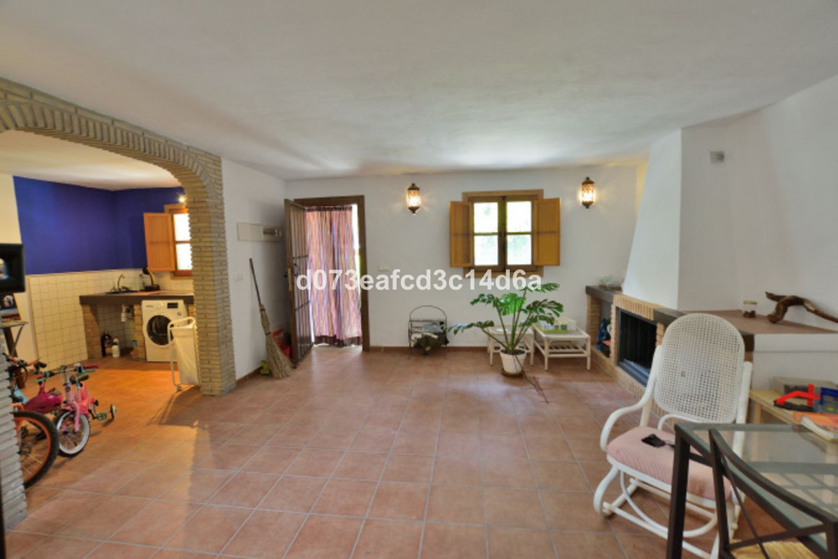 4 Bed Townhouse for sale in Arriate Costa Del Sol, Málaga, Spain